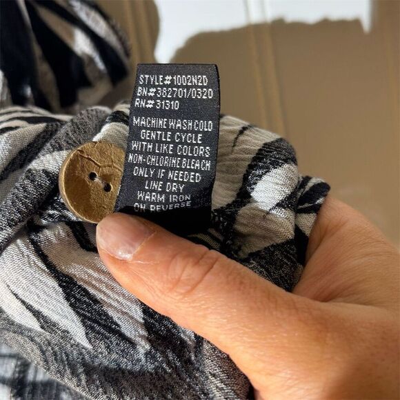 A. Byer Black Palm Print Button Crop Top L Coastal Cowgirl, Boho Y2K, Resort - Picture 10 of 10